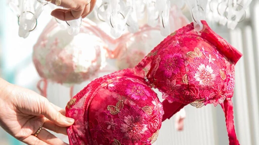 下着を干している画像