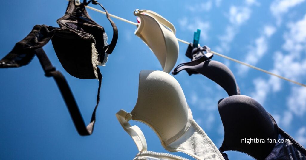 青空の下で干されるナイトブラ
