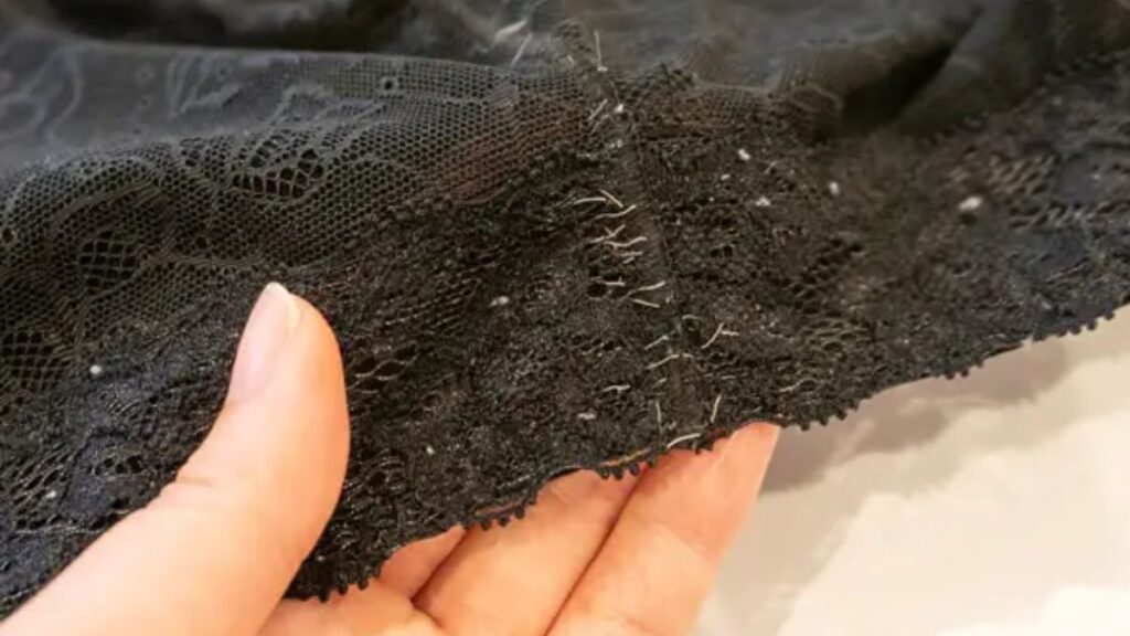 ゴム部分が劣化してしまったナイトブラの画像