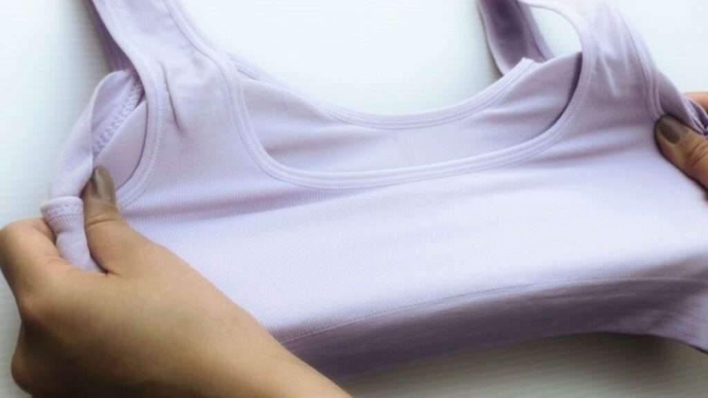 伸縮性のあるナイトブラ