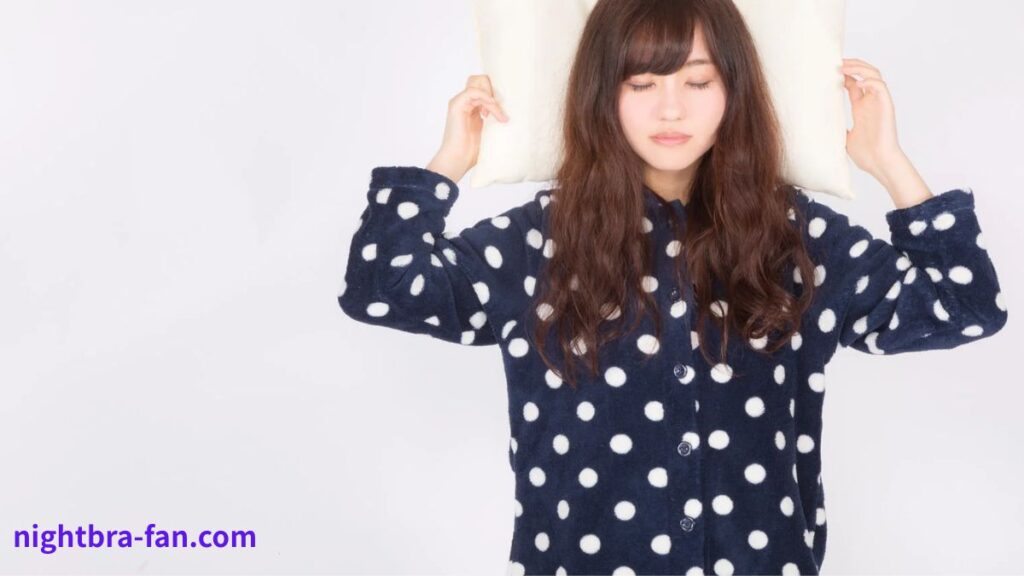 寝ている女性の画像