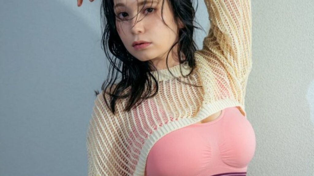 ナイトブラを着用している女性