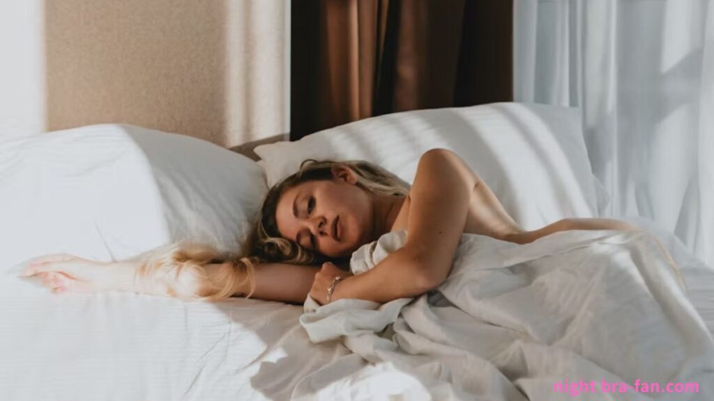 眠っている女性の画像