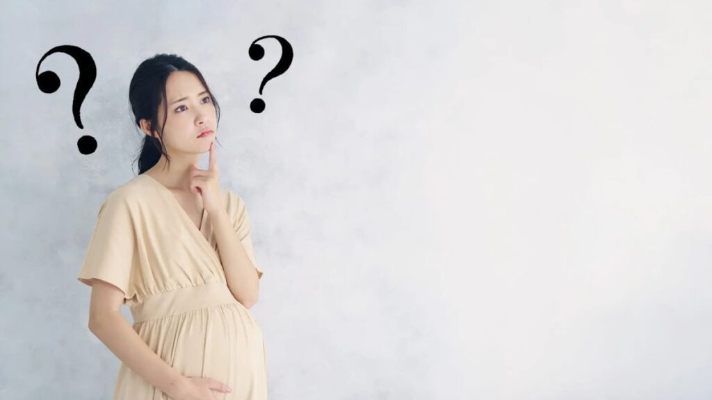 悩んでいる妊婦さん